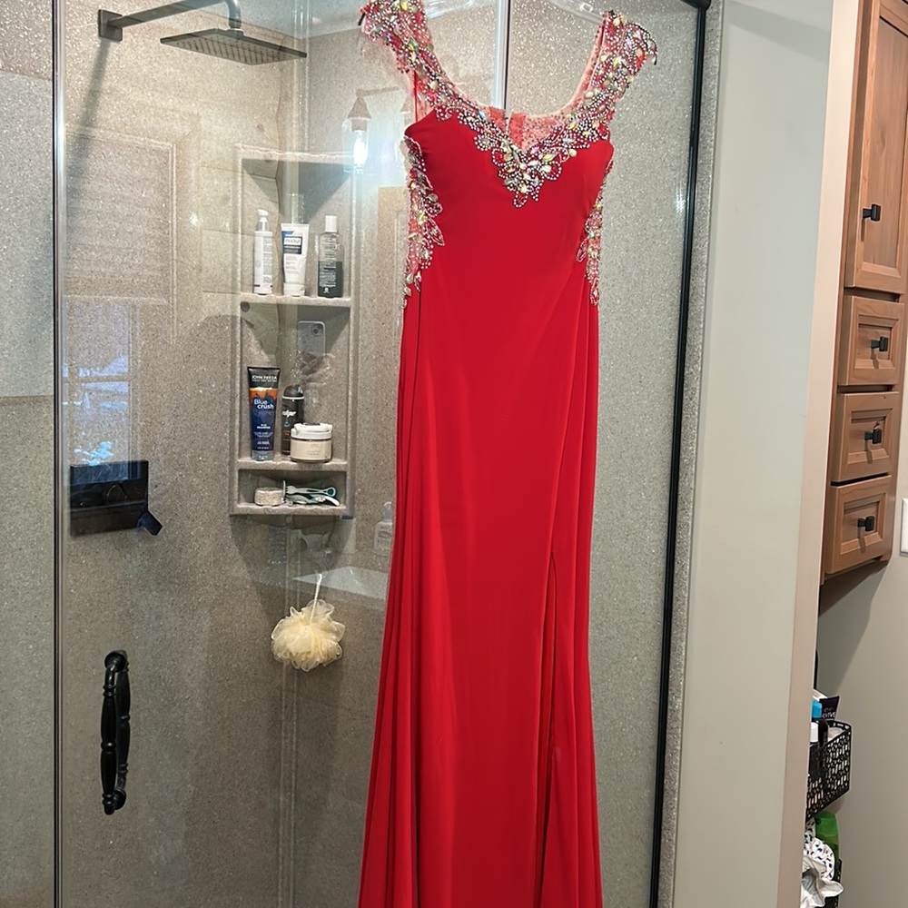Beautiful Open Back Red Gown, Size 6 - image 4